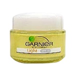 Garnier Whiten and Protect Moisturizing Cream SPF 15